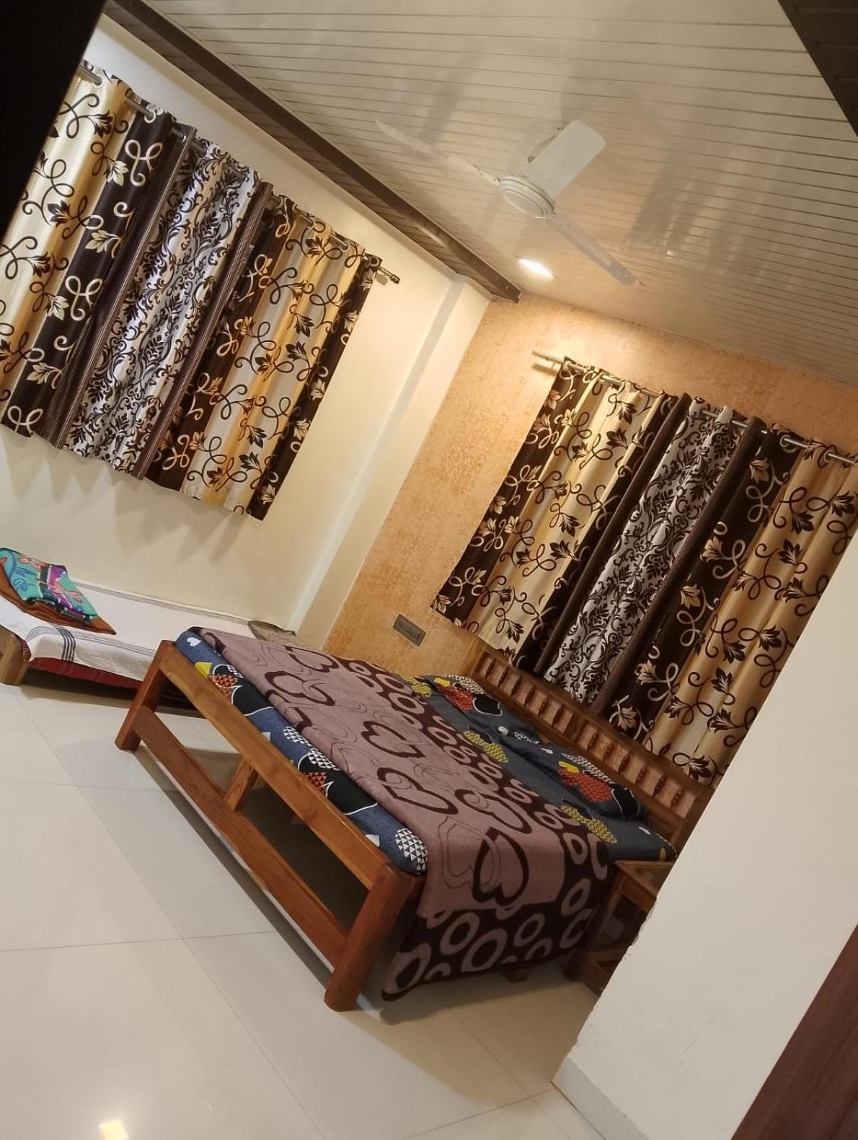 Vikrant Deluxe Hotel