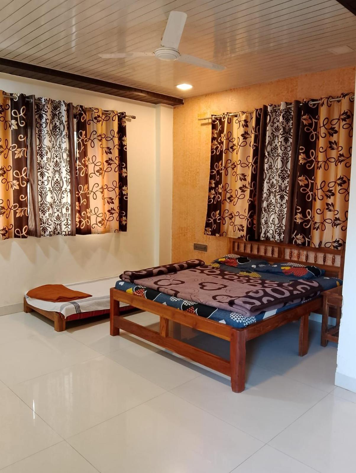 Vikrant Deluxe Hotel