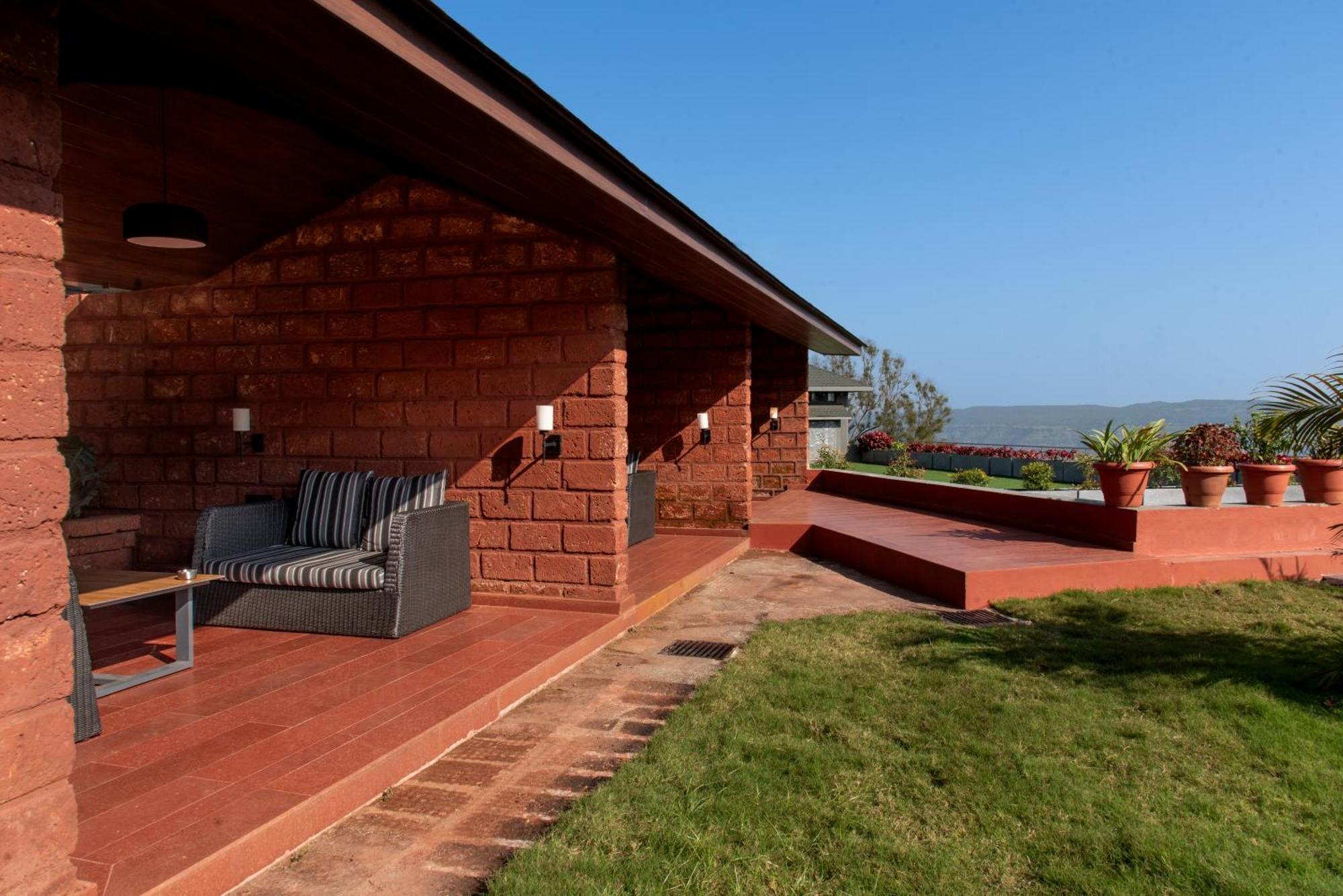 Resort Brightland & Mahabaleshwar