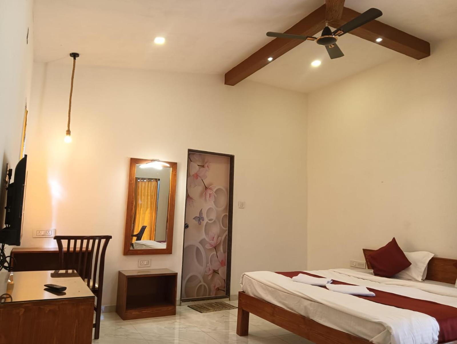 Heaven River Side And Hotel 3*
