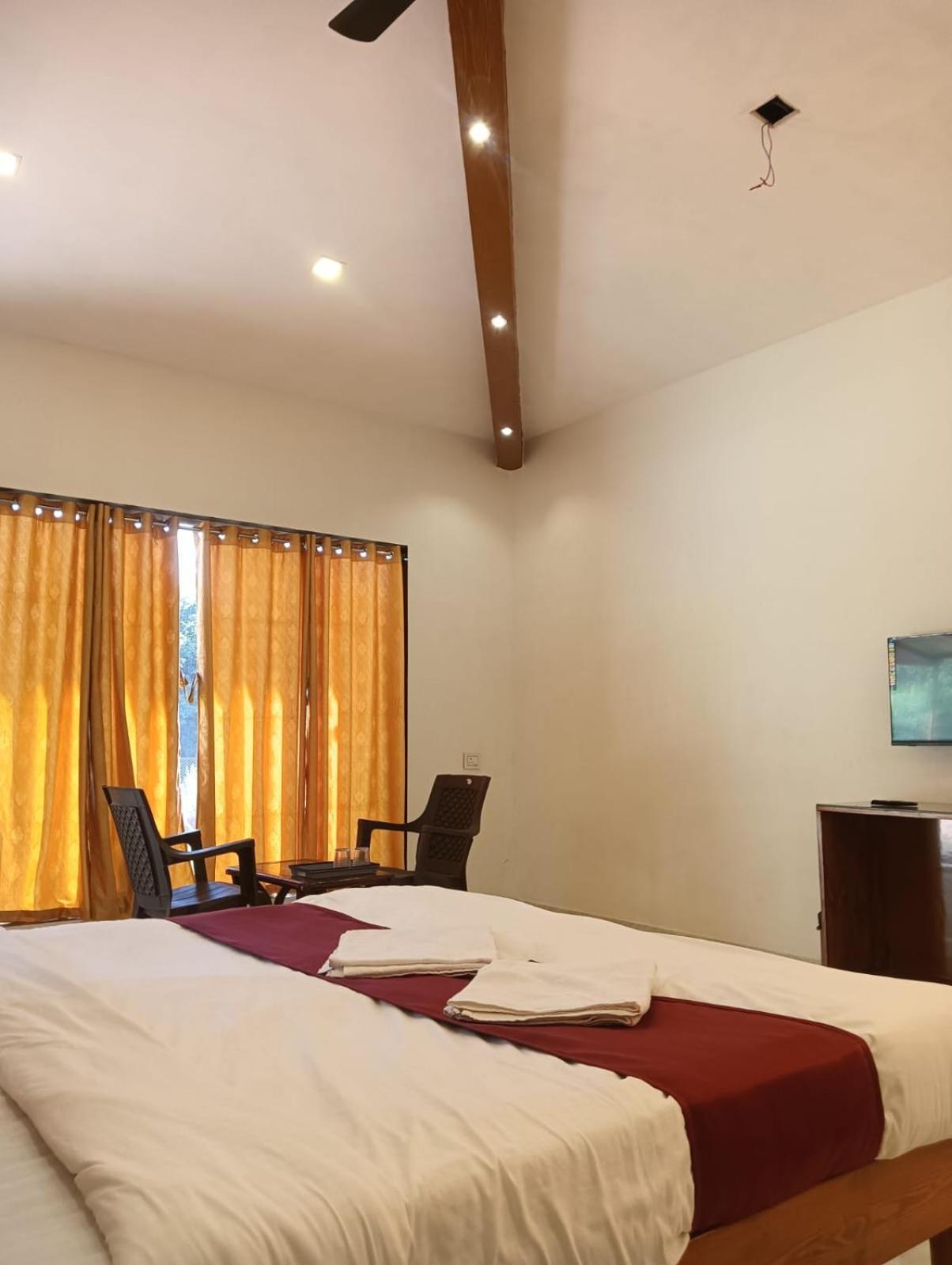 Heaven River Side And Mahabaleshwar