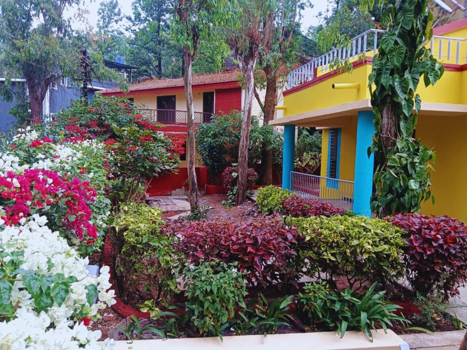 Private Garden Bungalow, Main Road Connected - Om Bungalow, Happy Stay,