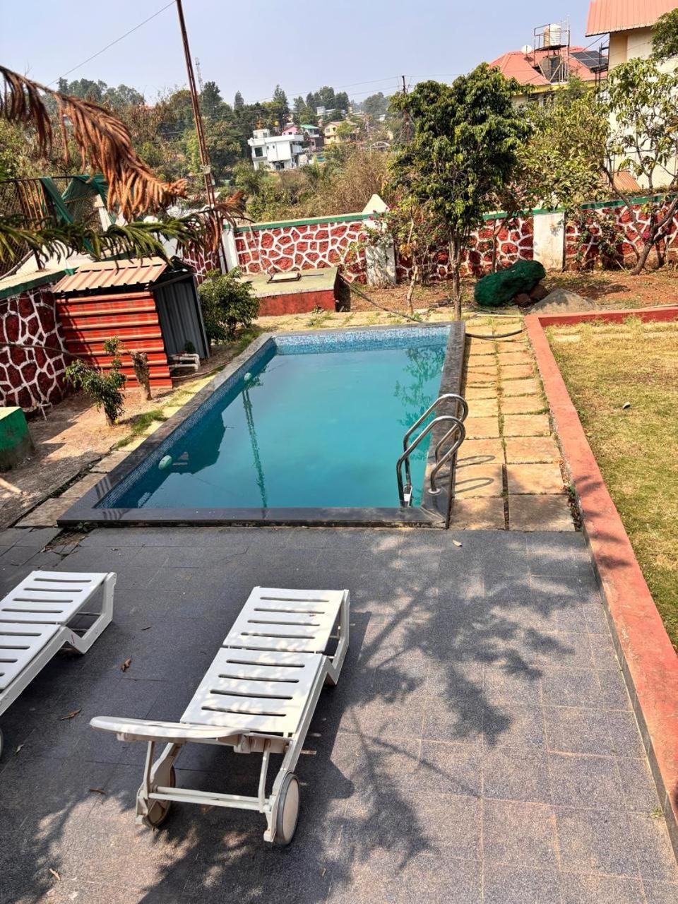 Kareeshmavilla *