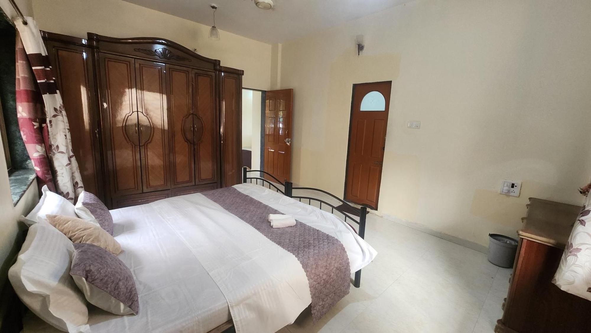 Holiday home Kareeshmavilla
