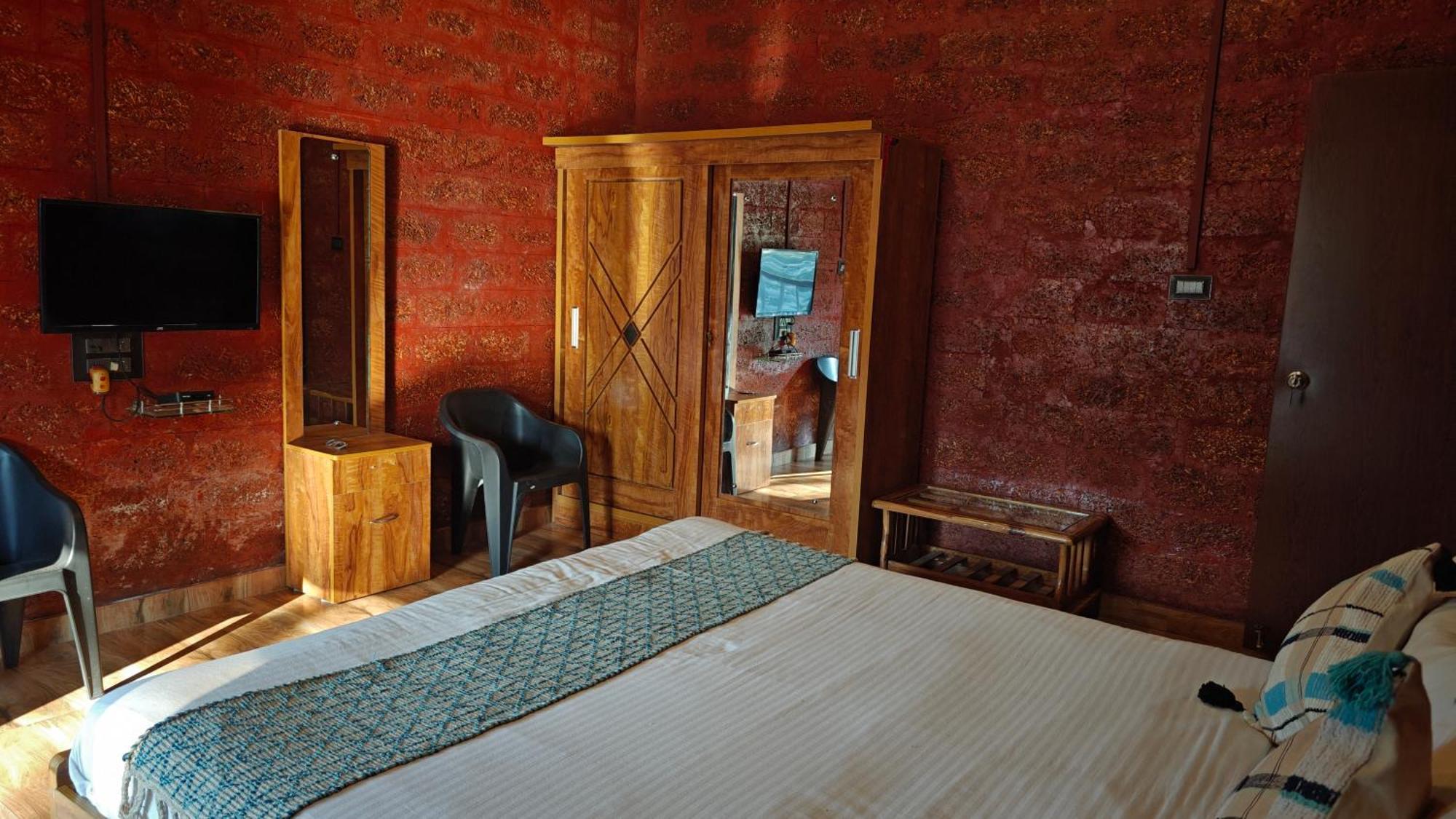 Stone Casa By Vgh 4bhk With Swimming Pool Mahabaleshwar
