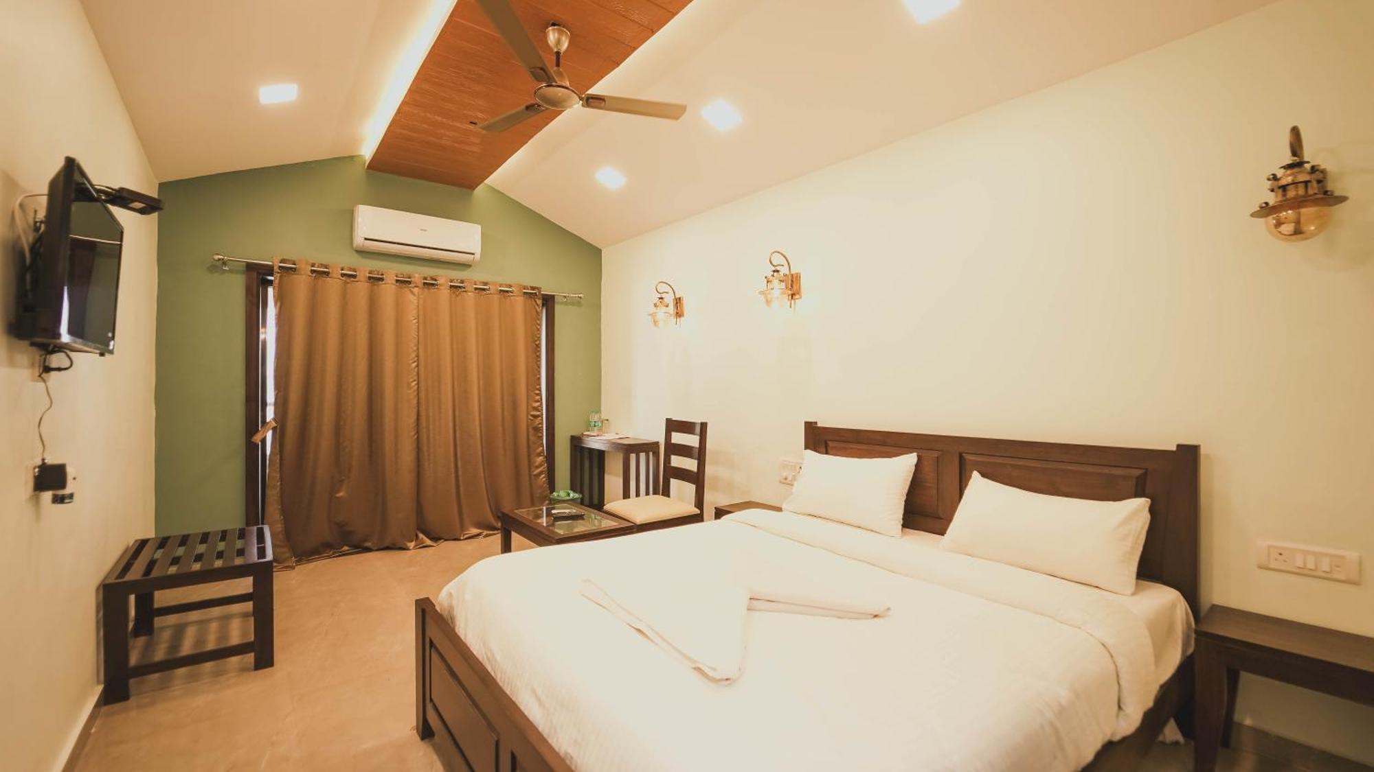 Hotel The Byke Sai 3*