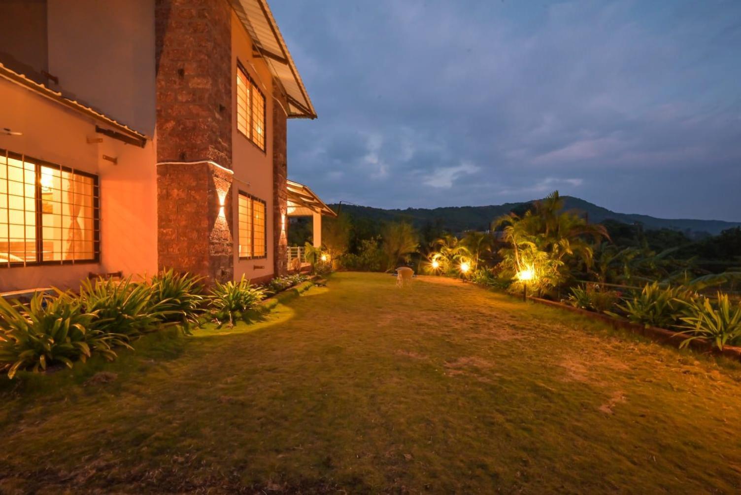 Lifeline Villas- Backwater Breeze Valley View Luxurious Infinity Pool With Huge Open Area Holiday home *