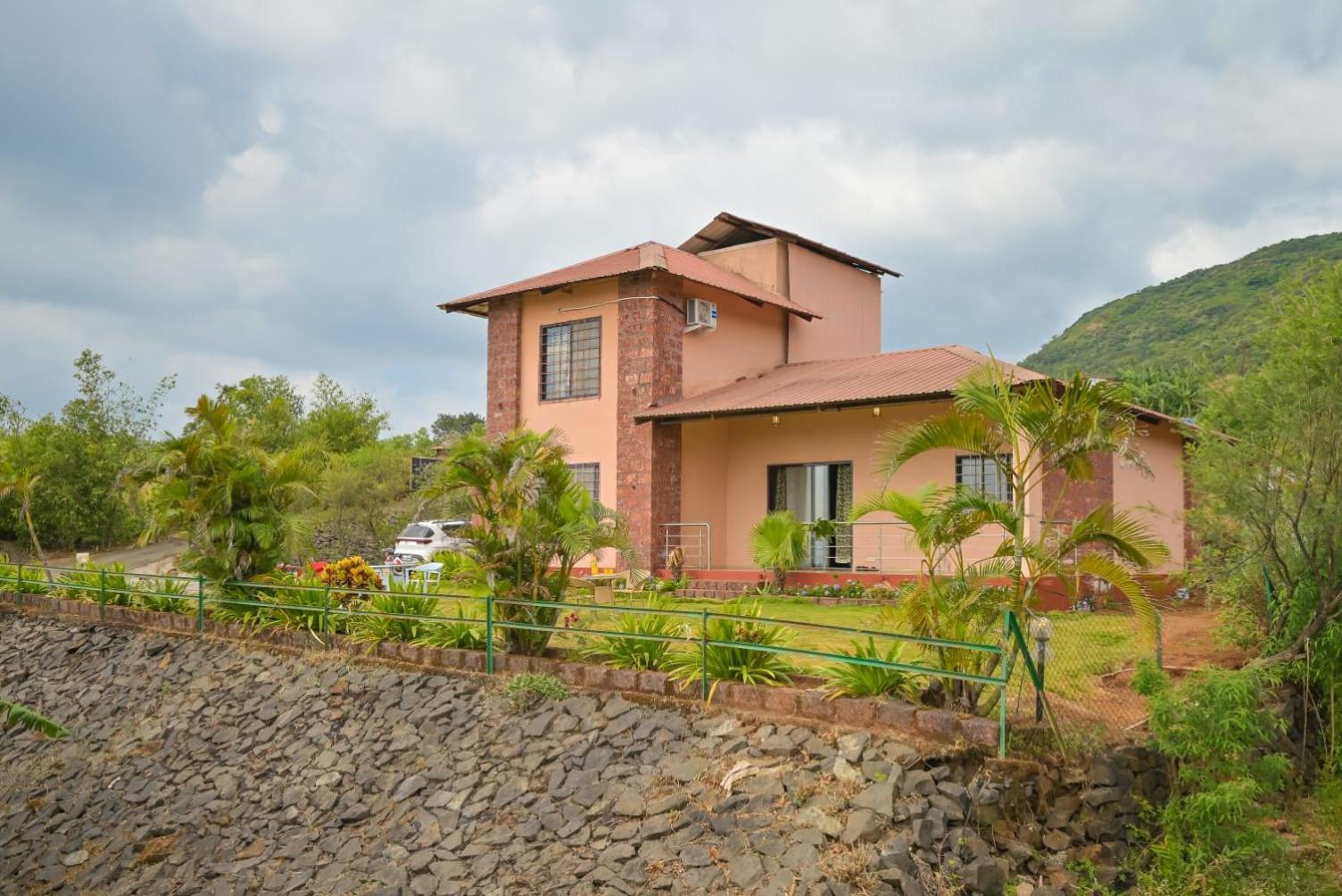Holiday home Lifeline Villas- Backwater Breeze Valley View Luxurious Infinity Pool With Huge Open Area Mahabaleshwar