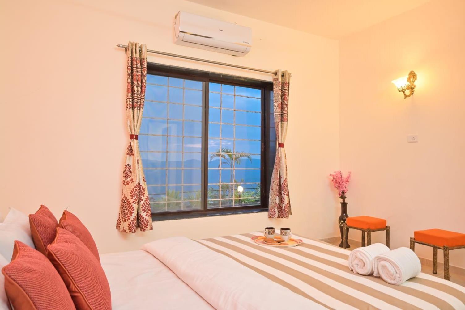 Lifeline Villas- Backwater Breeze Valley View Luxurious Infinity Pool With Huge Open Area Mahabaleshwar