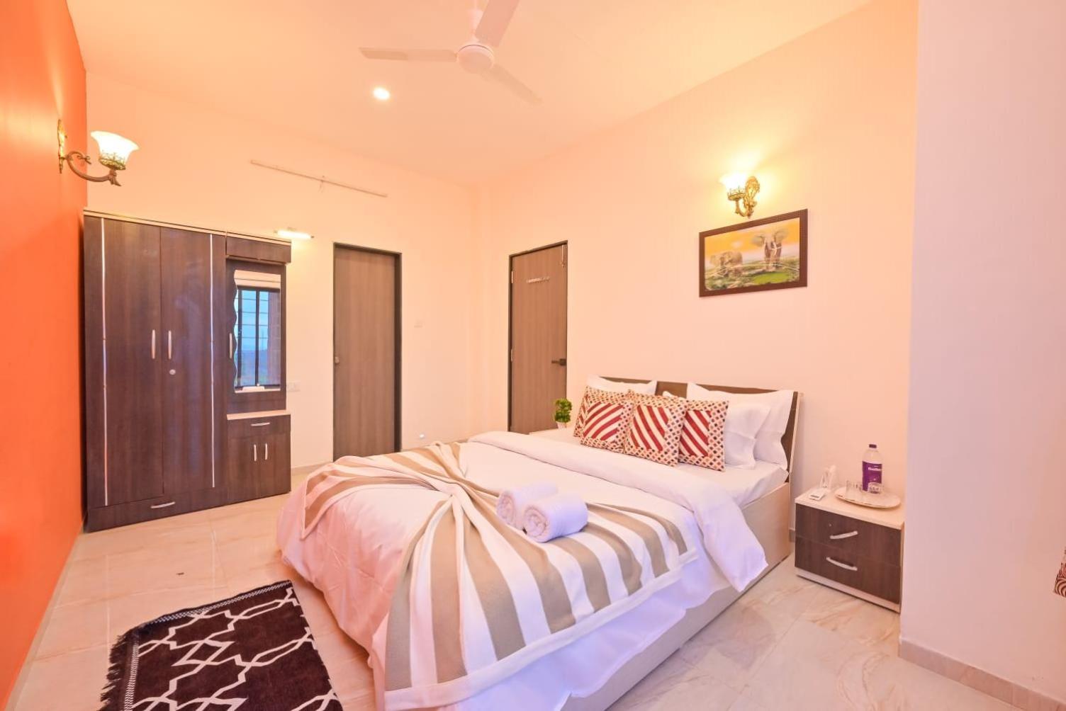 Lifeline Villas- Backwater Breeze Valley View Luxurious Infinity Pool With Huge Open Area Holiday home