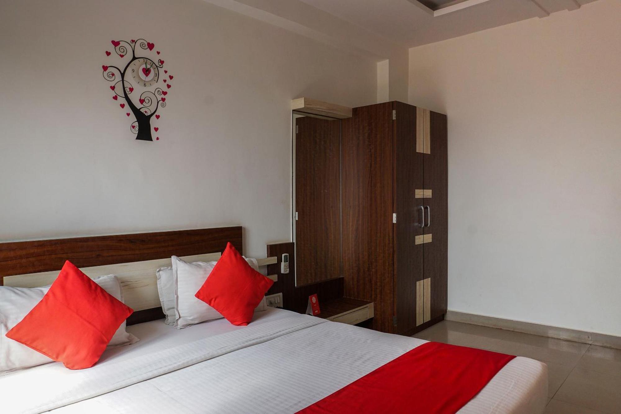 Hotel Collection O Near Mapro Garden