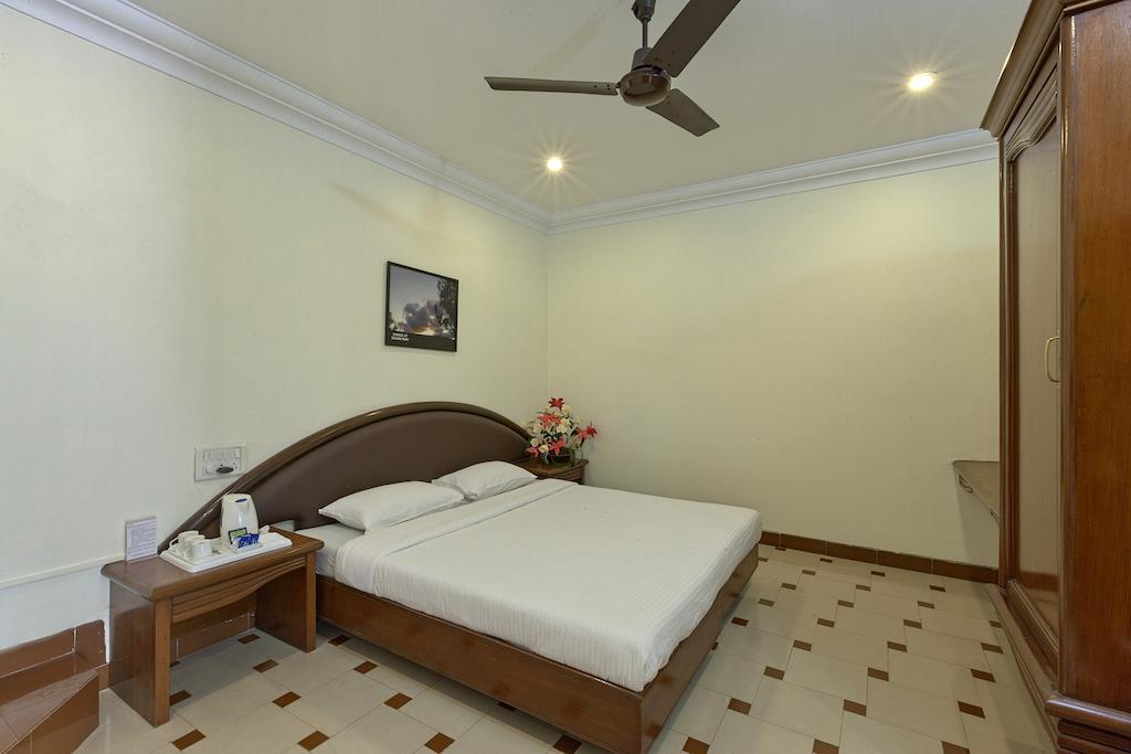 Shreyas Hotel