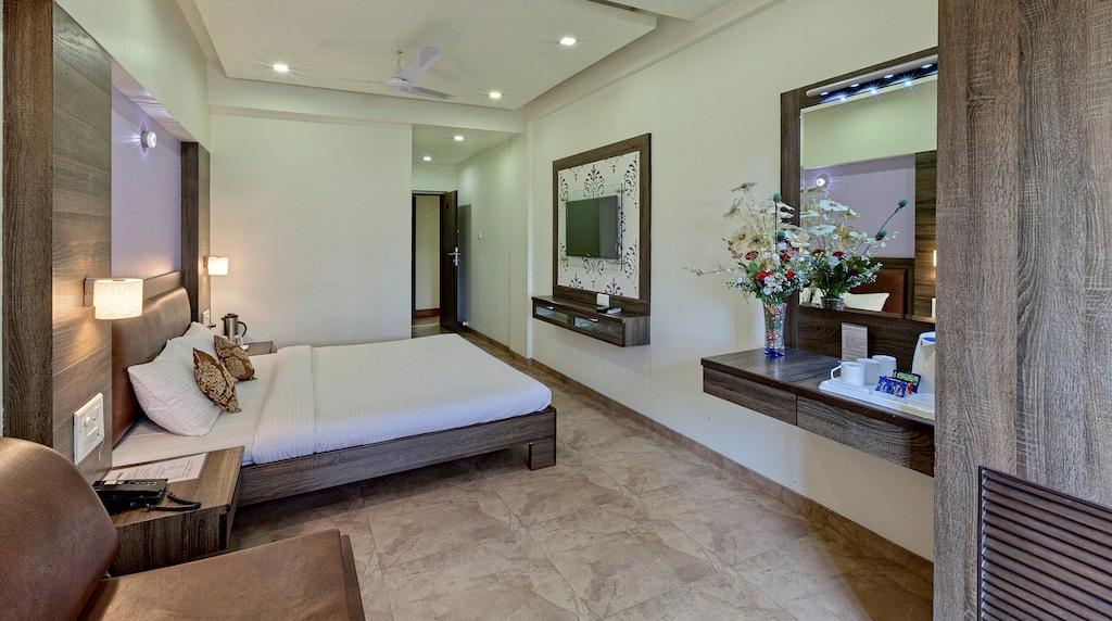 Shreyas Hotel