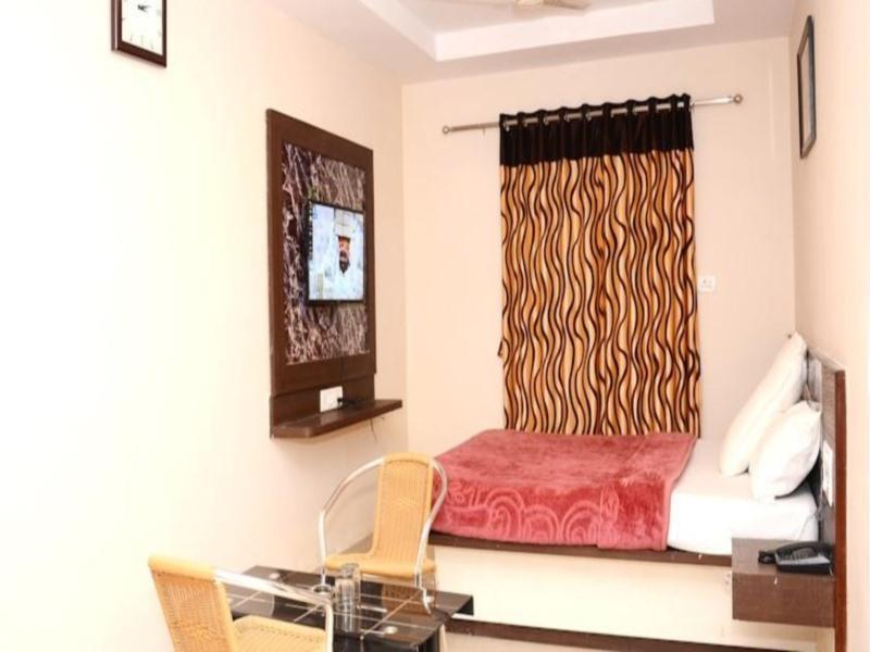 Whispering Wood Hotel