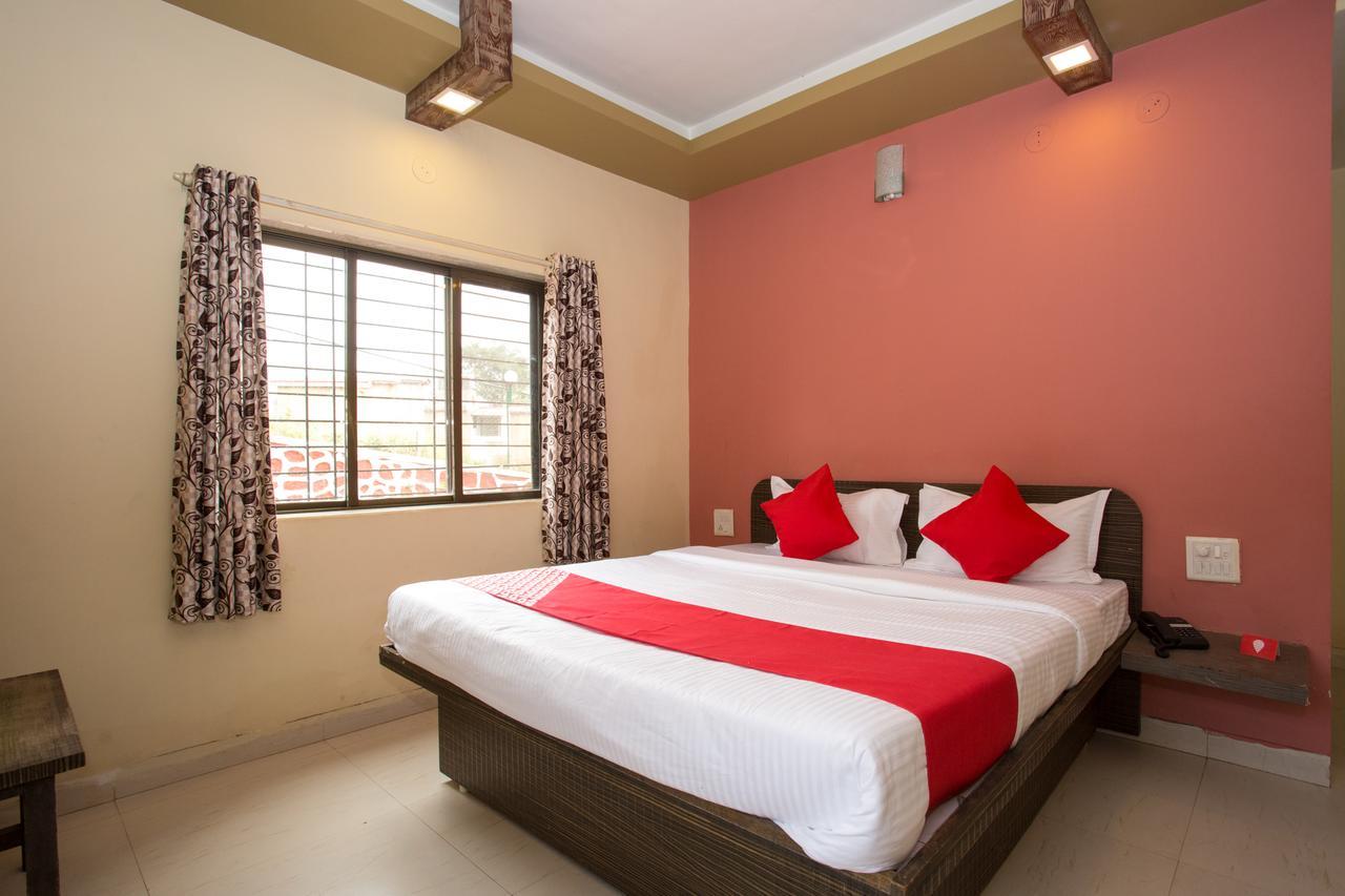Oyo 11944 Rajat Residency 3*
