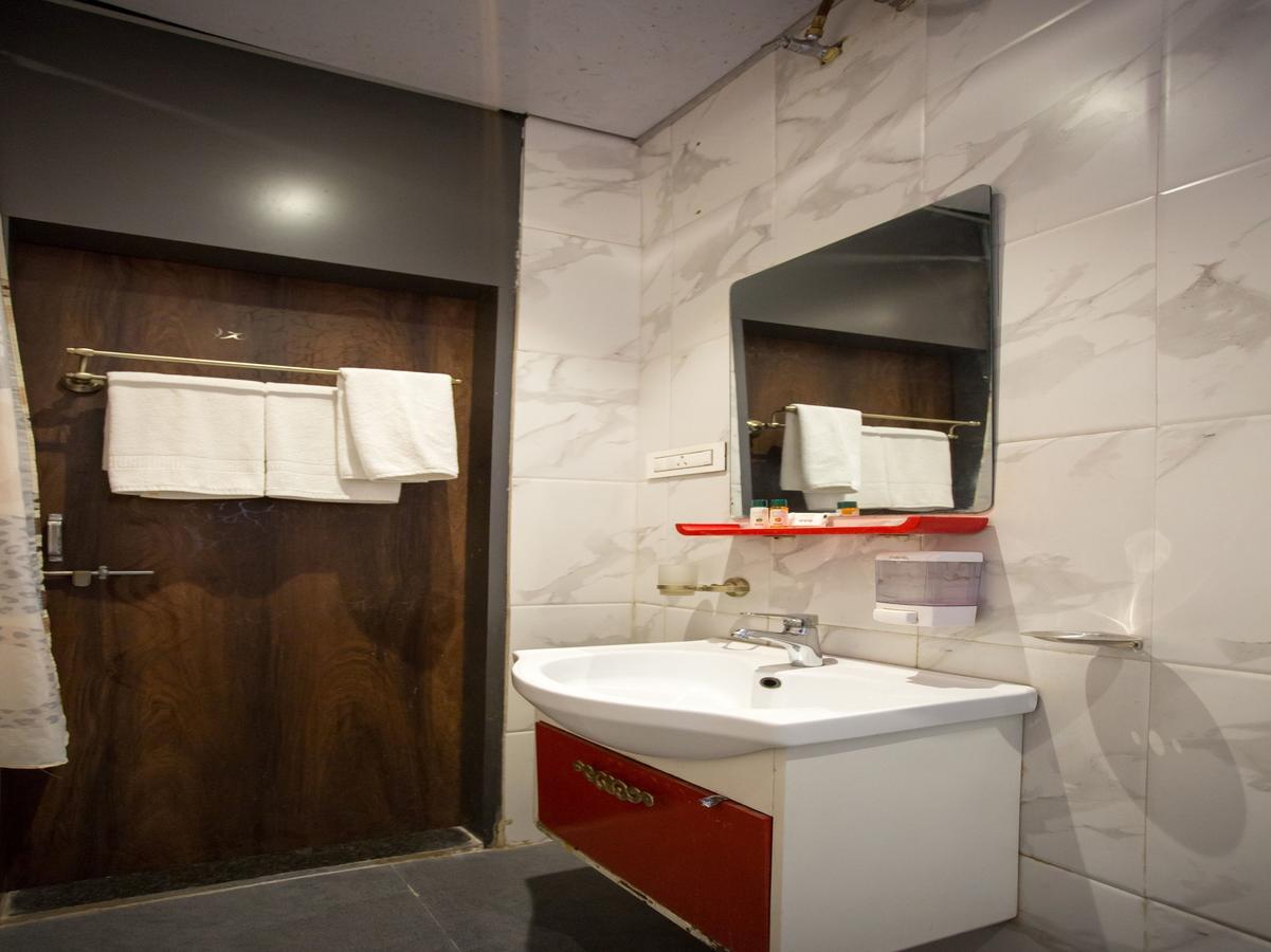 Oyo 12249 Meghna Food Hotel 3*