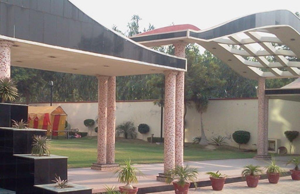 Krishna Continental Hotel 2*