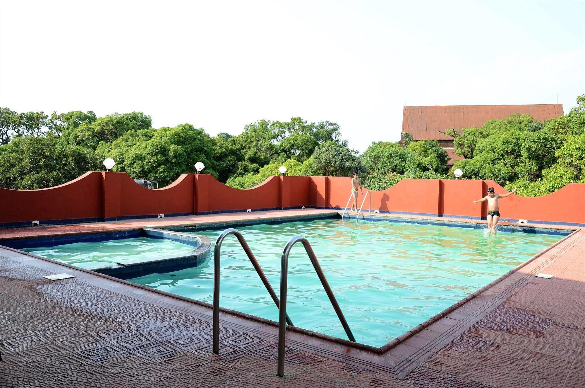 Hotel Sunny Mid-Town Mahabaleshwar
