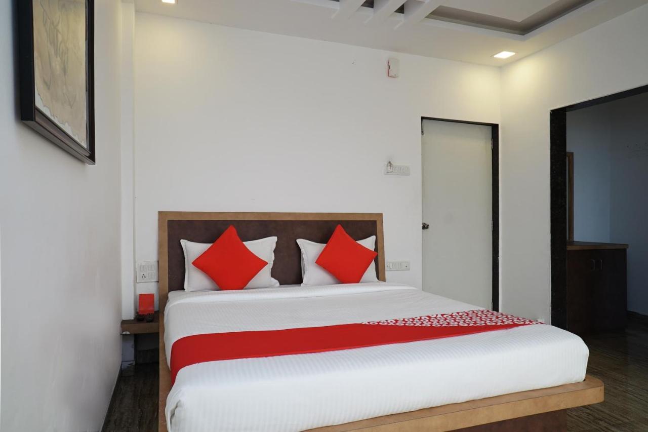 Oyo 18730 Galaxy Hotel 3*