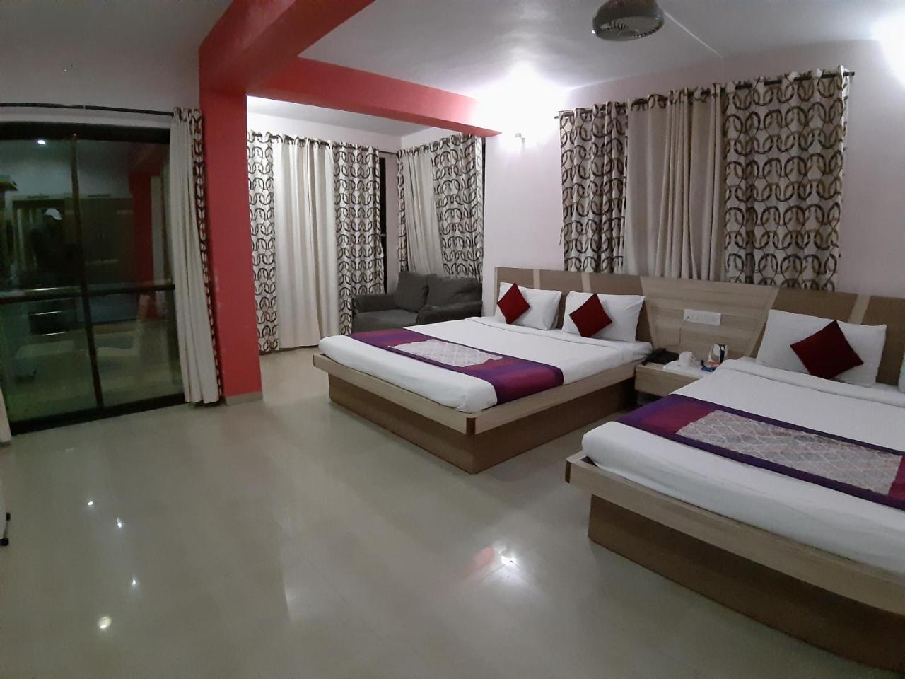 Jk Hotels Motel *