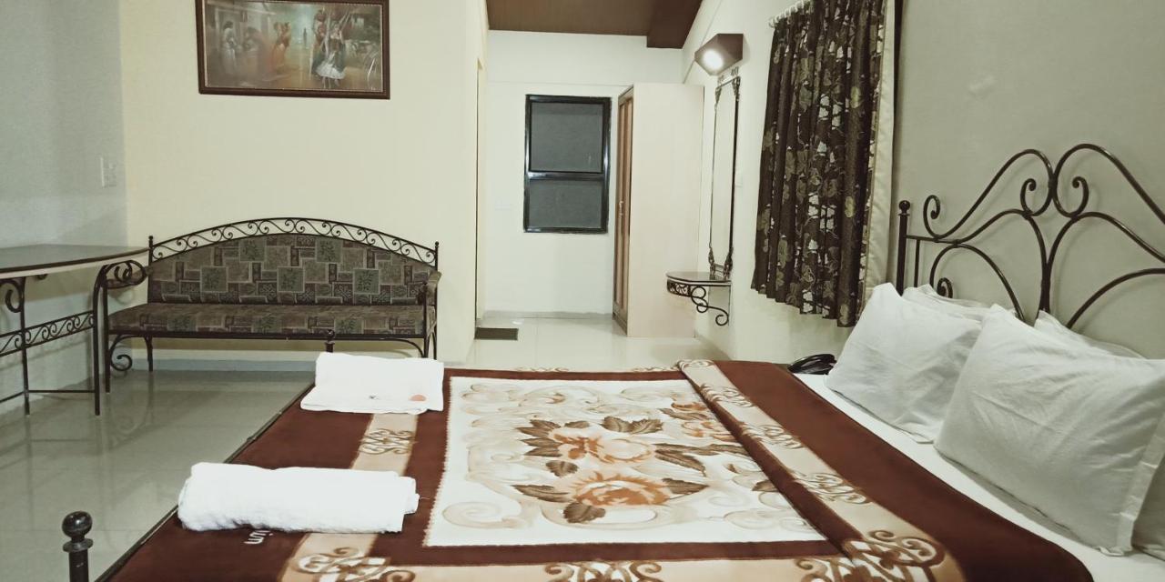 Arya Hotel