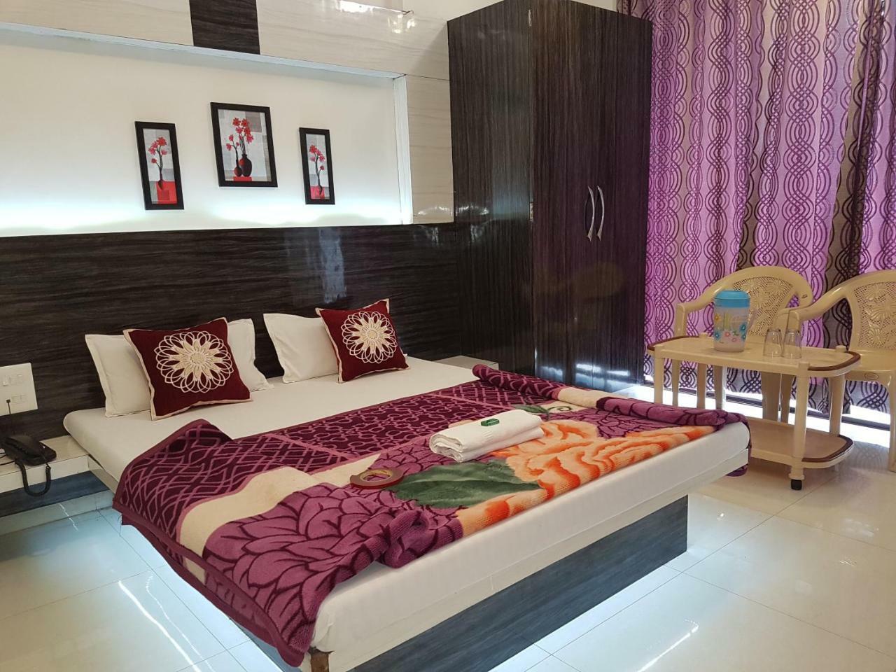 Hotel Vighnaharta Palace