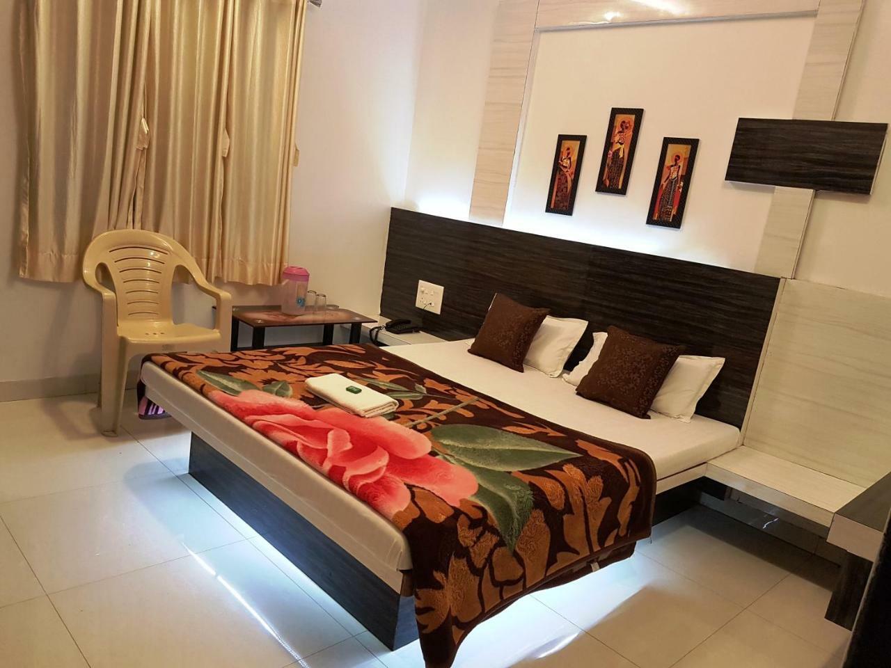 Vighnaharta Palace 2*