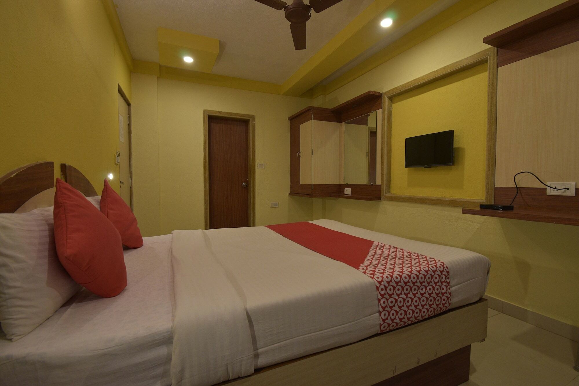 Oyo 23516 Laxmi Hotel 3*