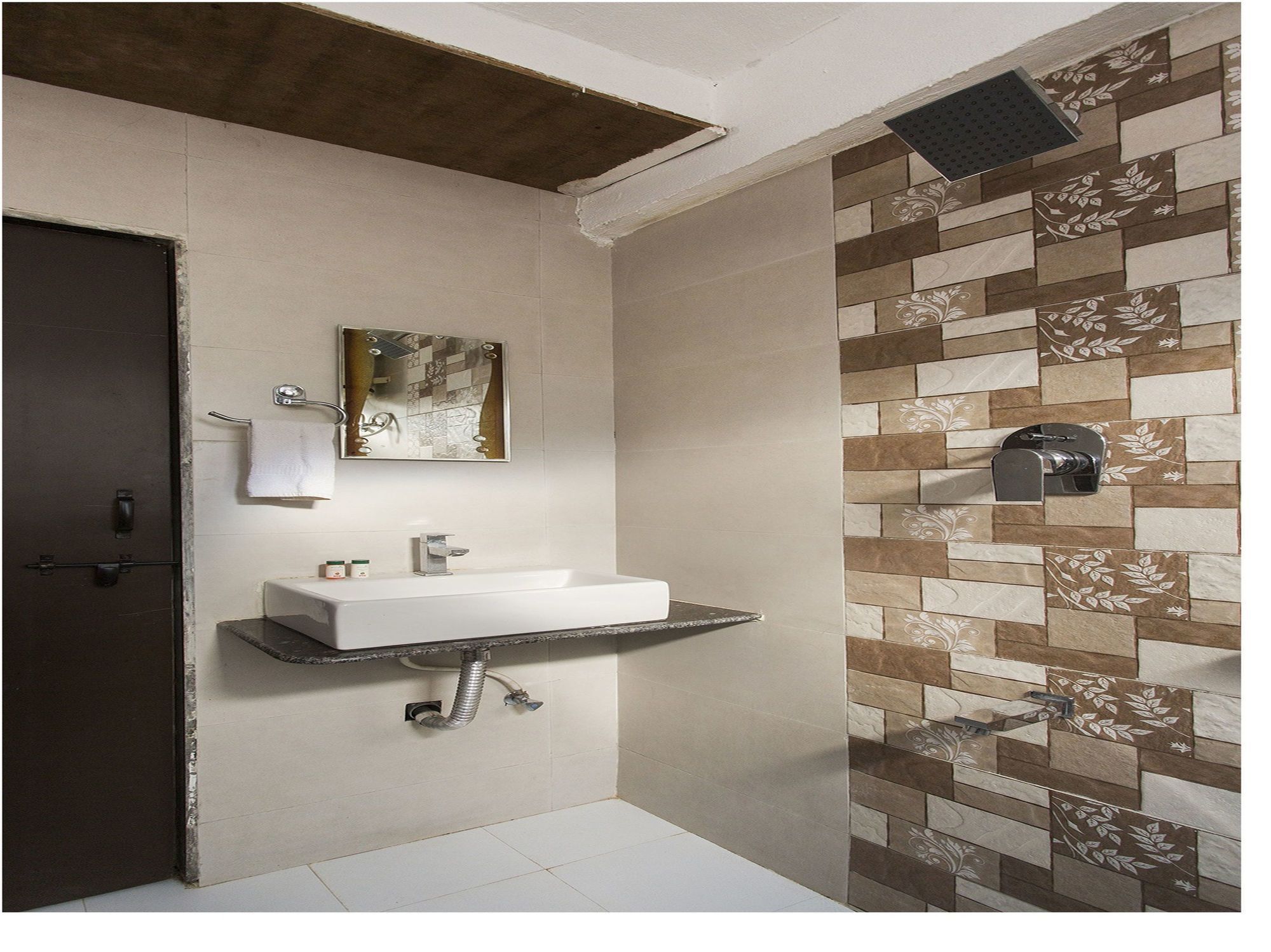 Latanand Residency Hotel 2*