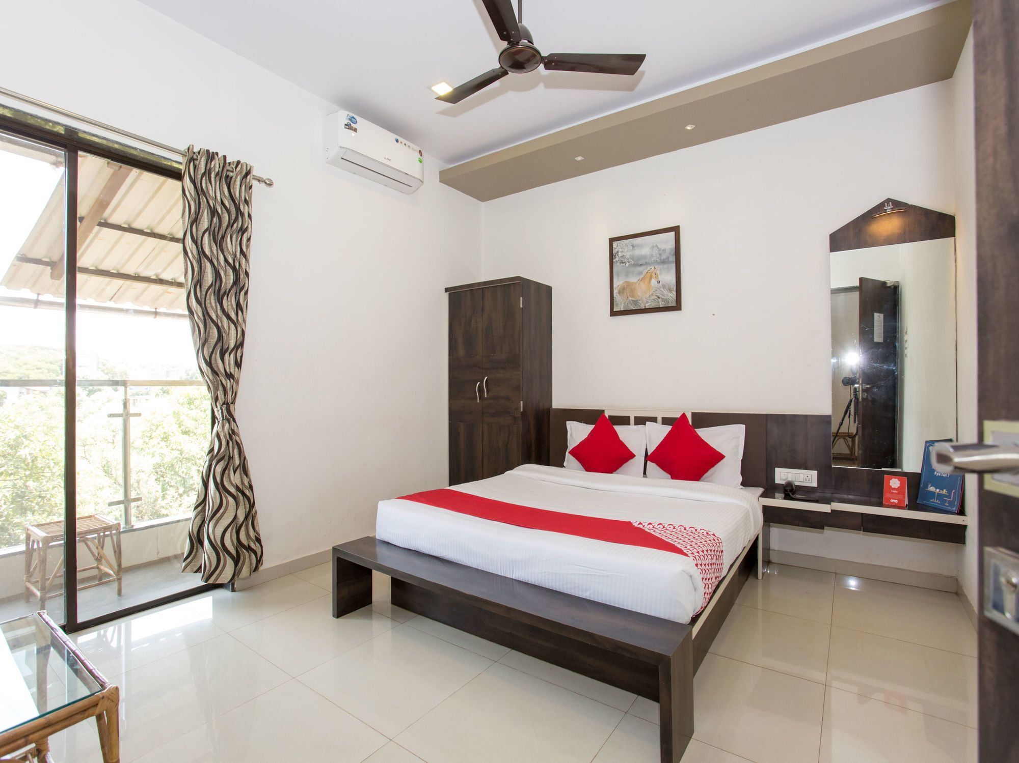 Fabhotel Prime Meera Vatika - Nr Veena Lake