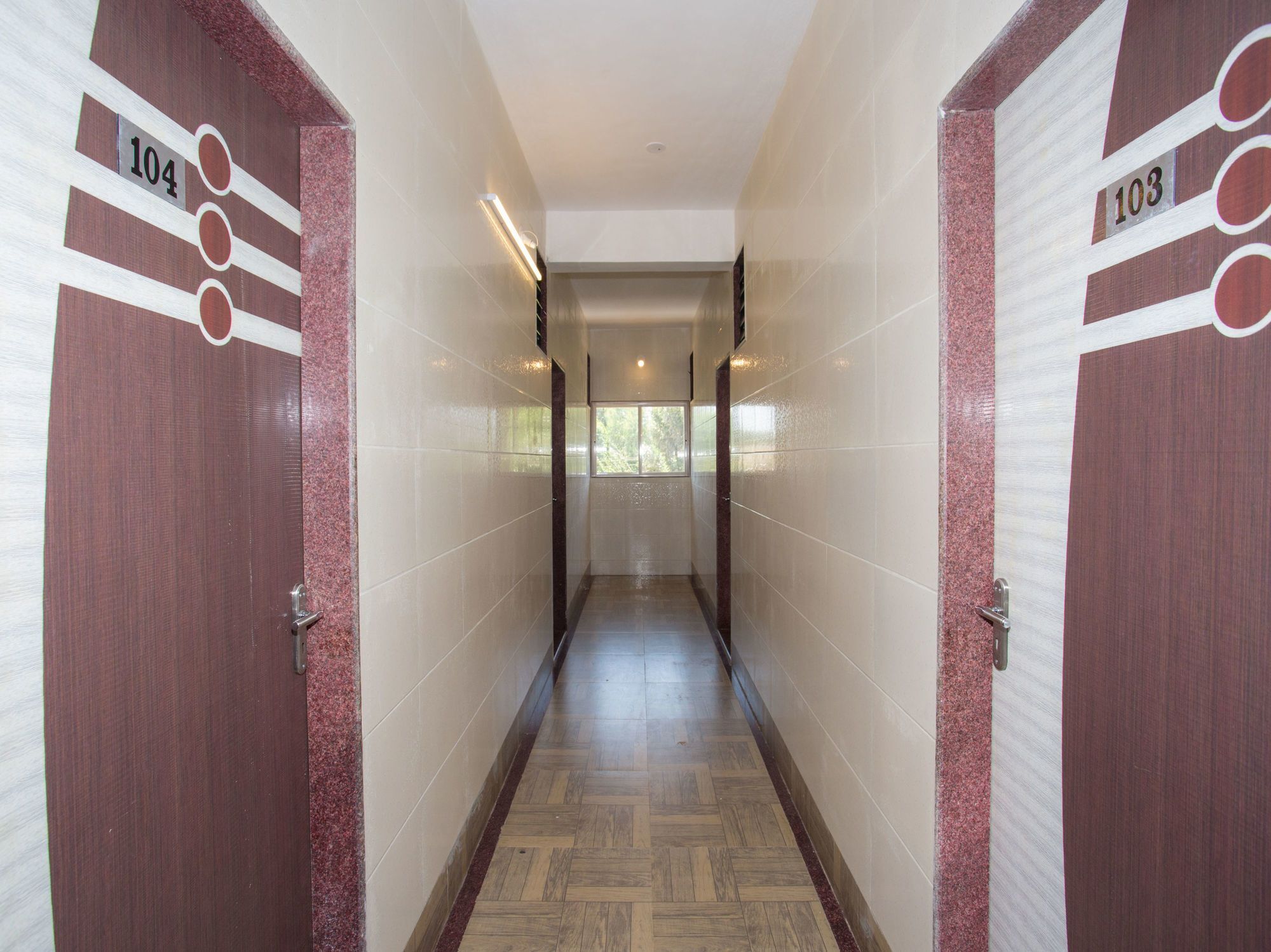 Oyo 12936 Paradise Hotel 2*
