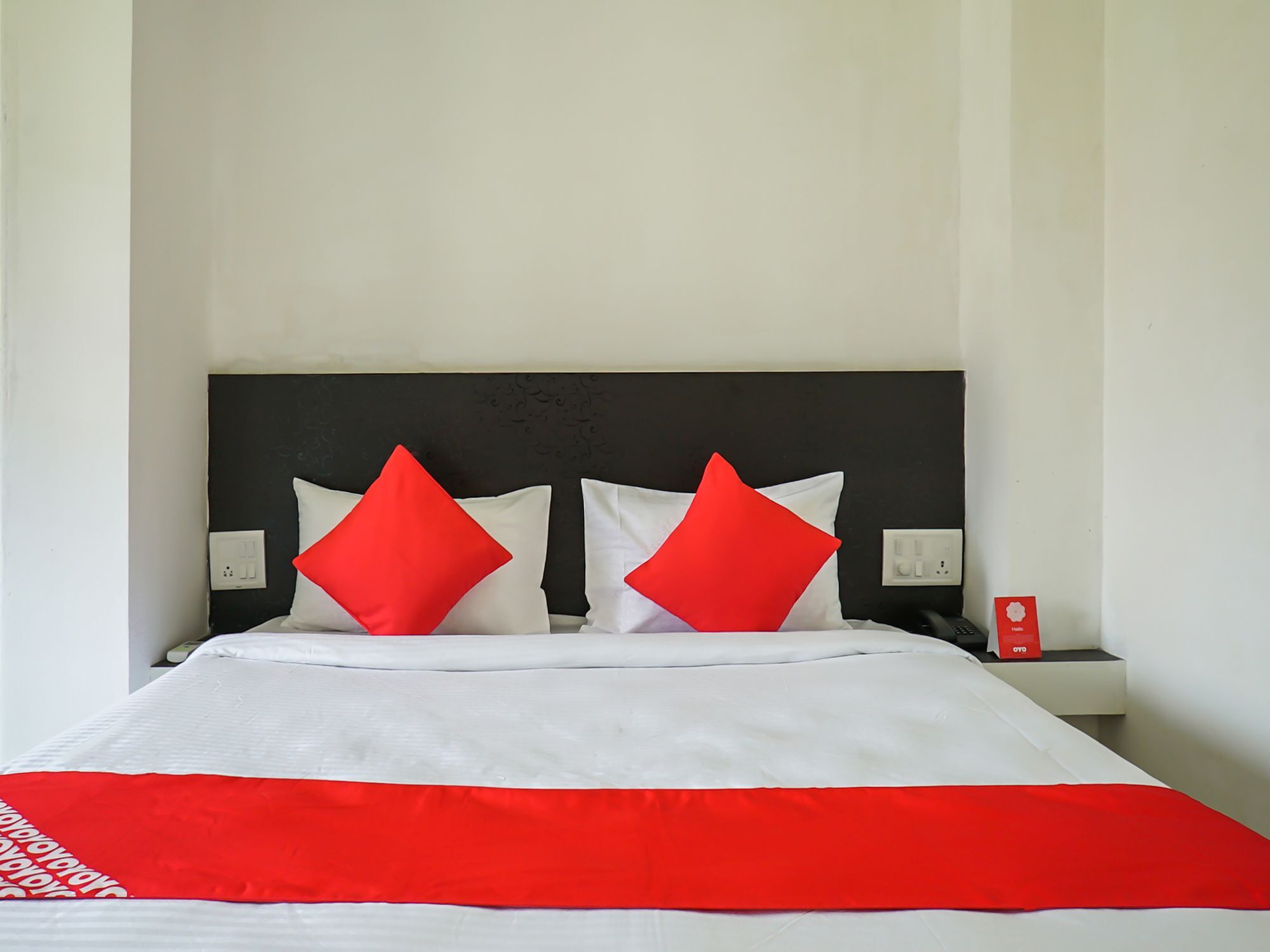Capital O 14554 Golden Valley Hotel 3*