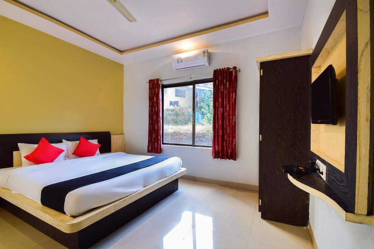 Capital O 14554 Golden Valley Hotel 3*