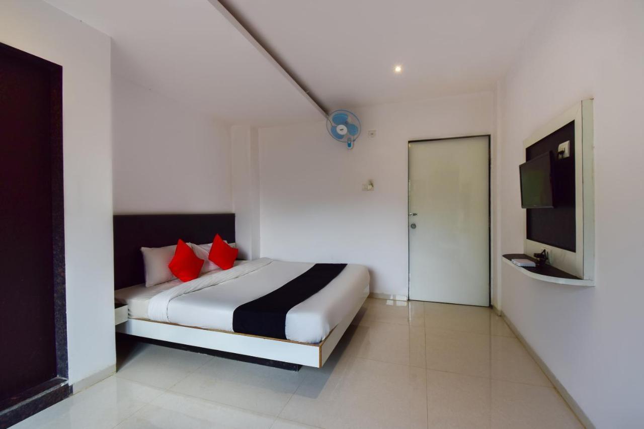 Capital O 14554 Golden Valley Hotel 3*