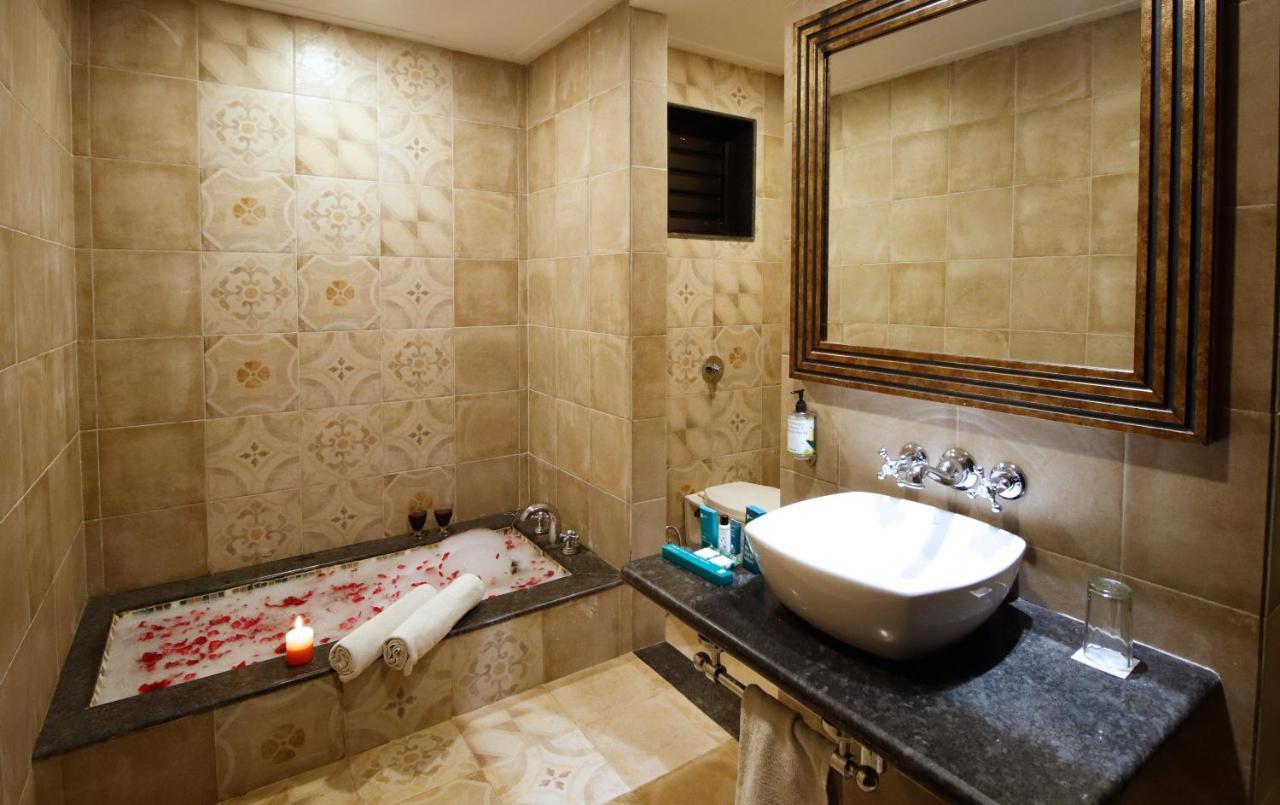 Rahi Forest View 3*