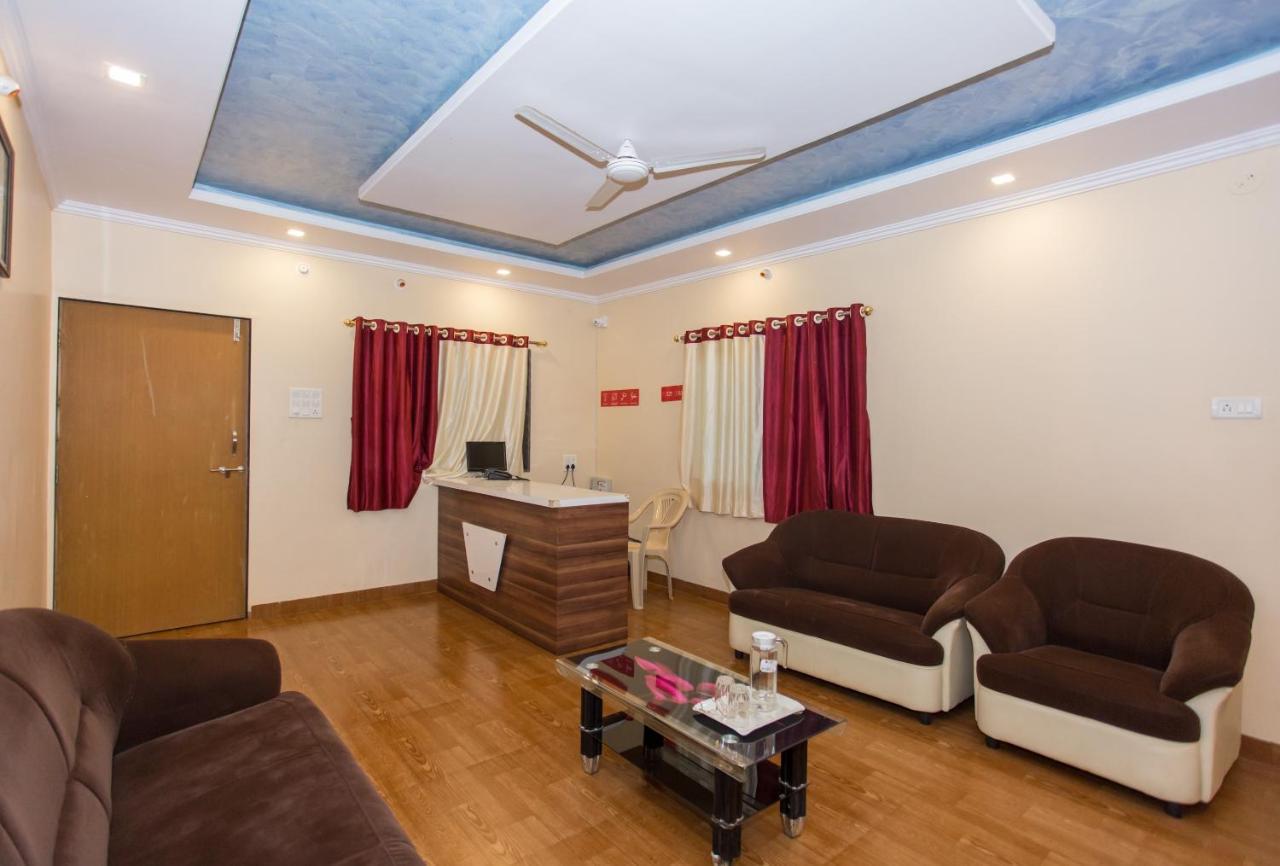 Flagship Shrushti Hotel 3*