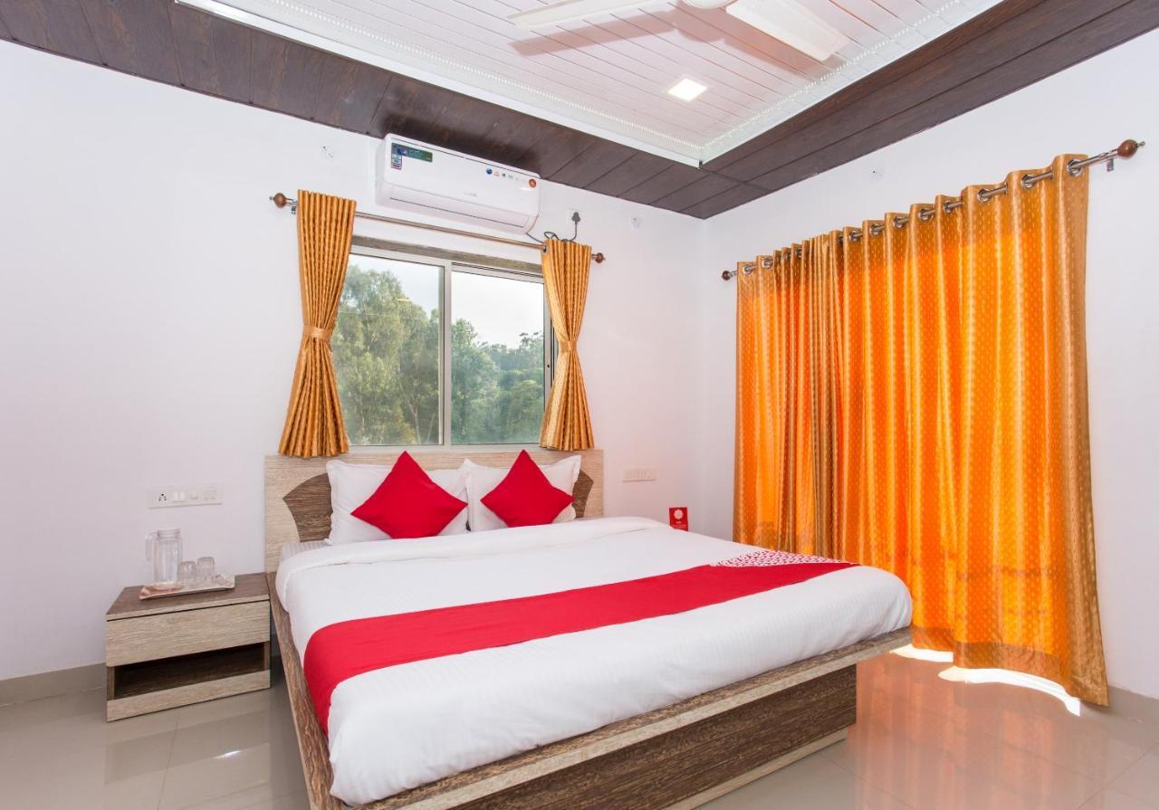 Flagship Shrushti Hotel 3*